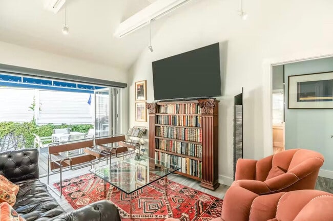 Photo - 629 Elizabeth St Unit ID1297833P