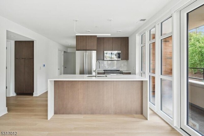 Photo - 14 Lincoln Pl Unidad 208