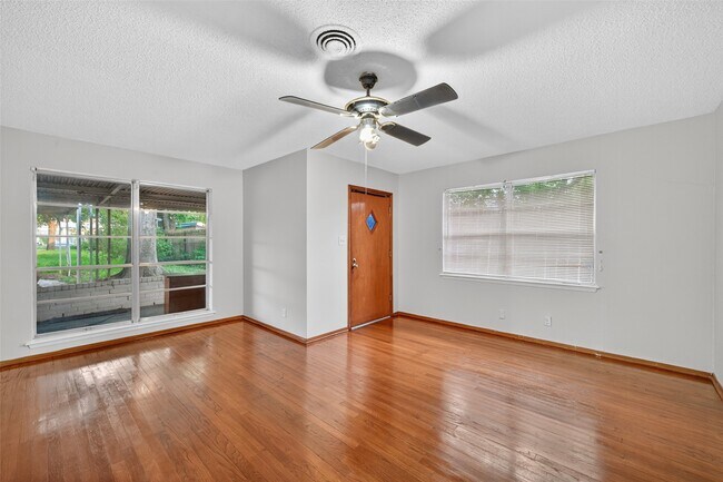 Building Photo - 3438 5th St