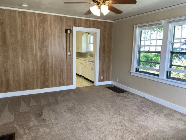 Sala de estar - 5327 N Bowdoin St