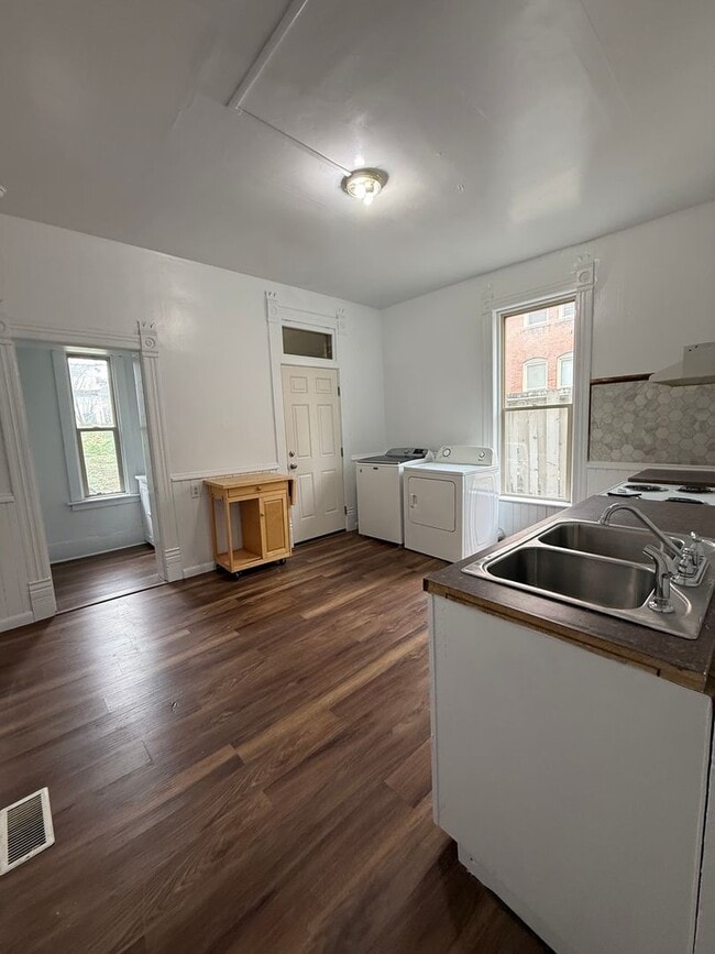 Photo - 227-229 S Washington Unit 227 S Washington