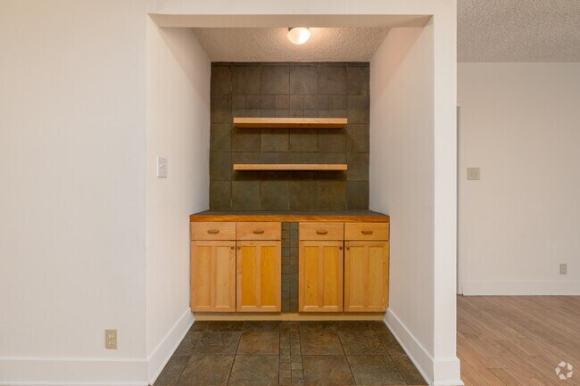 2BR, 2BA - 1,200SF - Dining Room