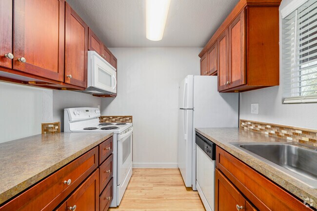 1BR, 1BA - 530SF - Kitchen