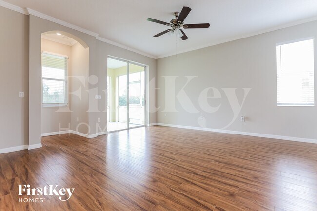 5624 Lexington Dr