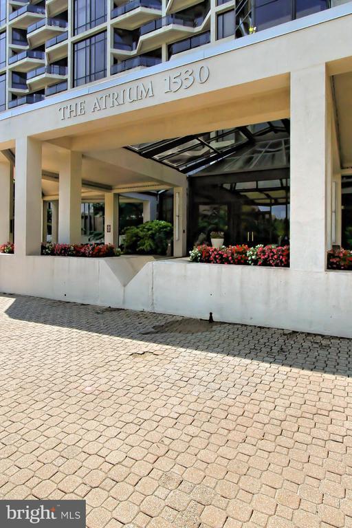 Building Photo - 1530 Key Blvd Unit 1223