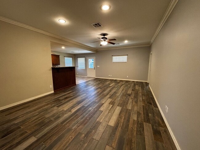 Photo - 112 W Dogwood St