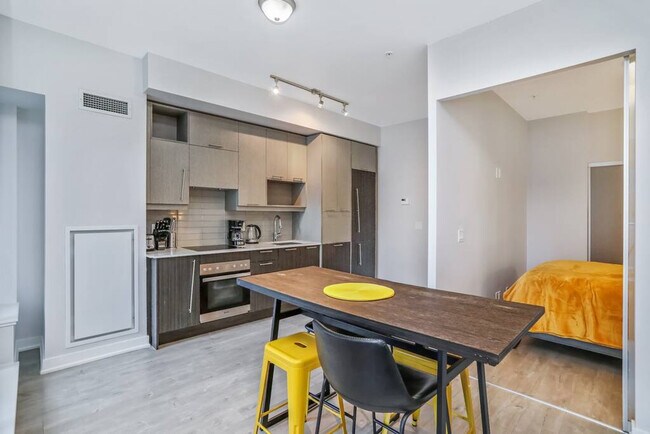 Photo - 255 Queen St W Unit ID1050771P