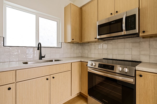 Photo - 1953 Emerald St Unidad 2 Rental