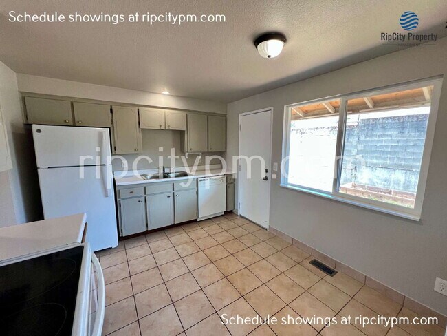 Photo - 132 NE Liberty Ave