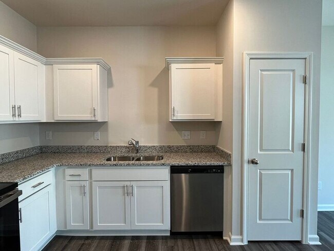 Photo - 2047 Trailside Dr