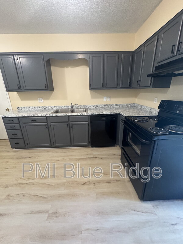 Photo - 2020 Somerset Dr Unit 3