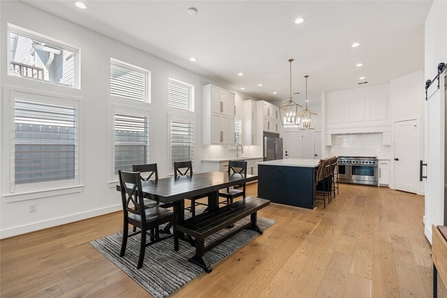 Photo - 802 Aurora St