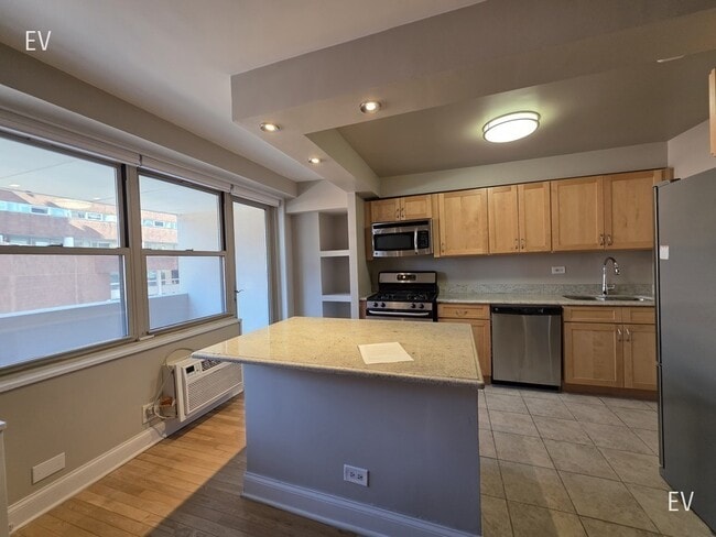 Building Photo - 310 Greenwich St Unit ev7J