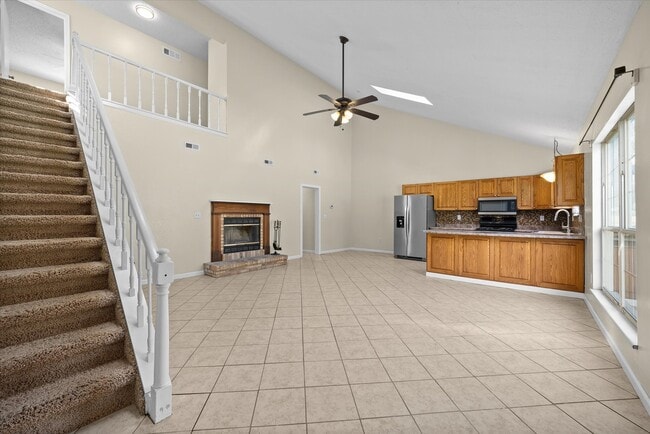 Building Photo - 2107 N Keebler Ave Unit E Rental