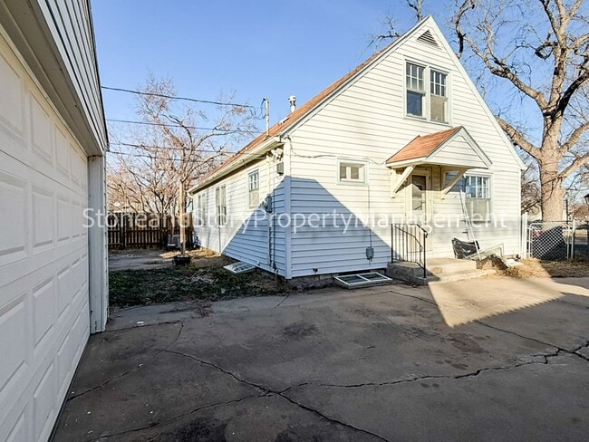 Photo - Large 2 story home in Oakland with large garage
