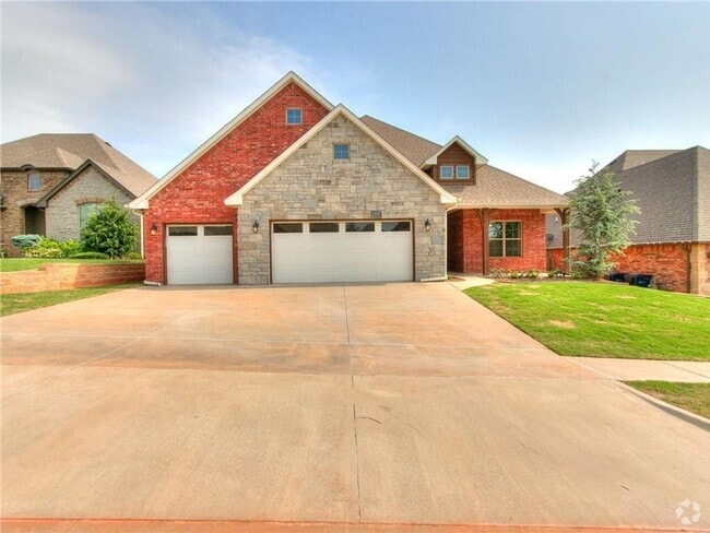 Building Photo - Stunning Home in West Edmond + 5 bedrooms ...