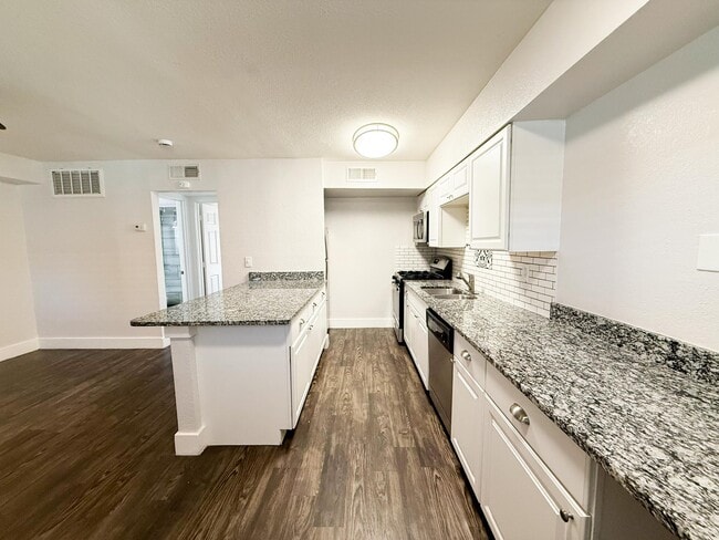 Photo - Ridglea Court Apartments