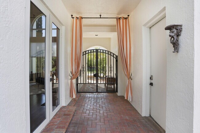 Photo - 375 SW 16th St