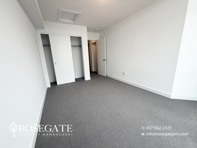 Photo - Modern 3-Floor Freehold Townhome with Private Balcony – Brampton