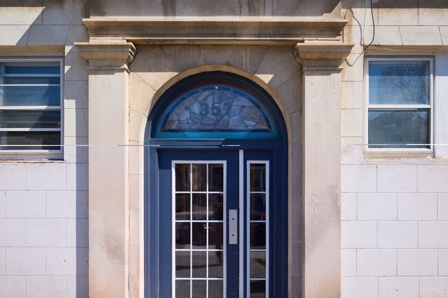 Photo - 357 Morris St