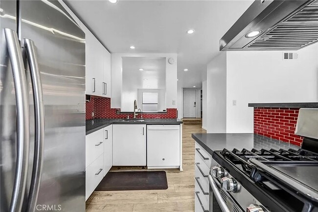 219 N Isabel St