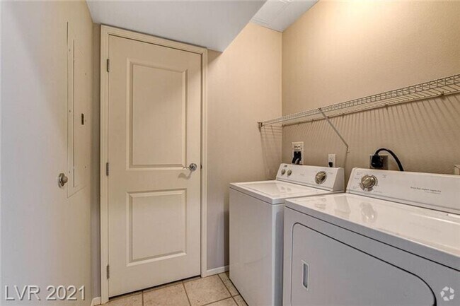 Building Photo - BEAUTIFUL 2 BEDROOM AT THE ONE! Rental