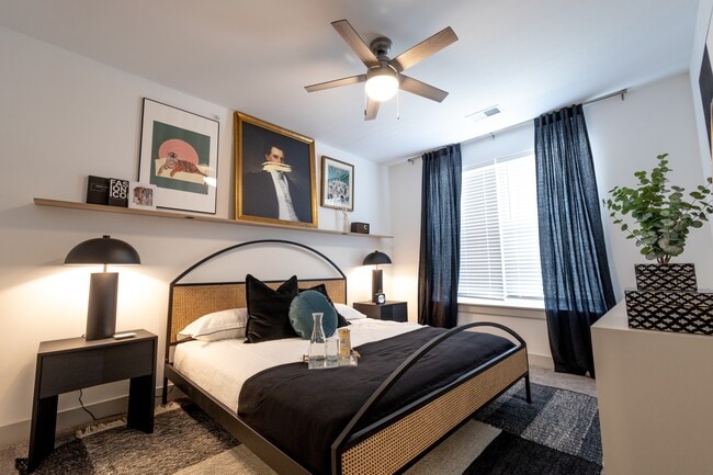 Photo - WOODBURN EXCHANGE