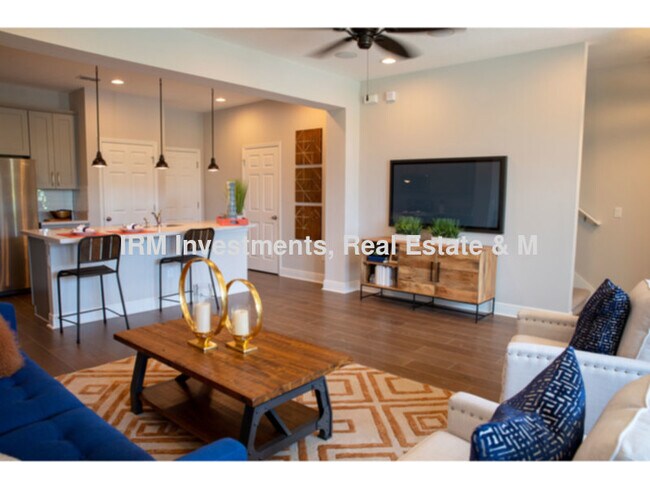 Photo - 3 bed 2.5 bath townhome 2 car garage