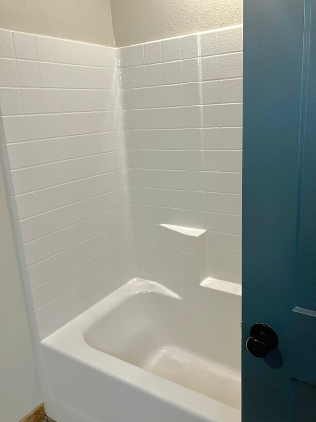 Bathtub/Country blue door - 4392 Old Sadler Rd