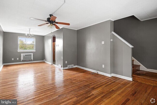Building Photo - 6834 Regent St Rental