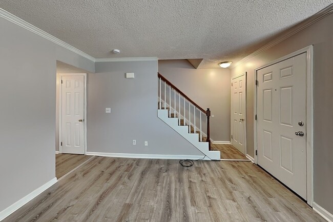 Photo - 2468 Hampstead Dr