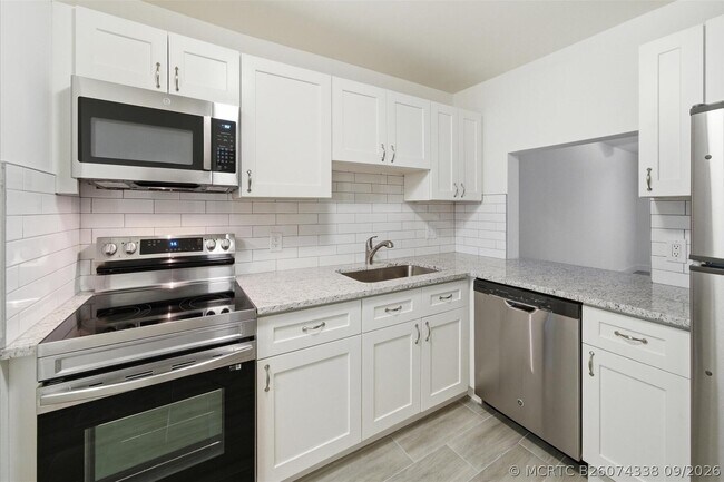 Photo - 428 Grove Isle Cir Unit 9