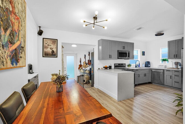 Photo - 274 NW 43rd St