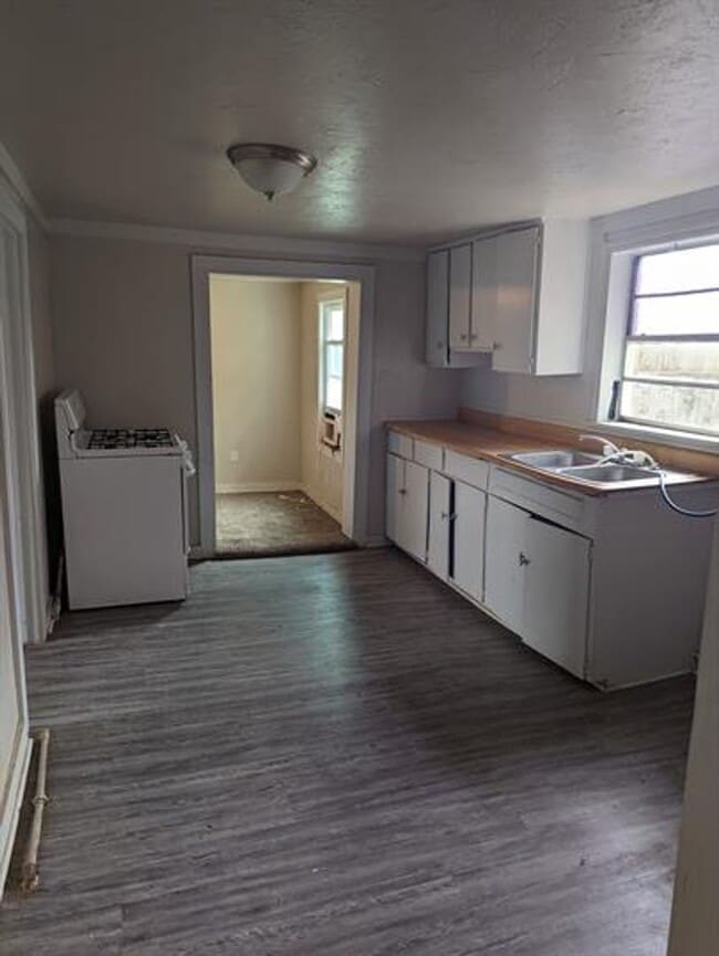 Photo - 2 Bed House with Large Yard