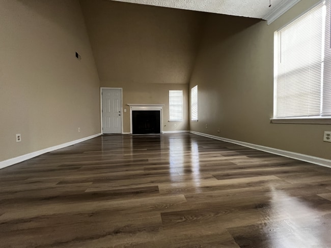 Photo - 6635 Meadow Green Cir