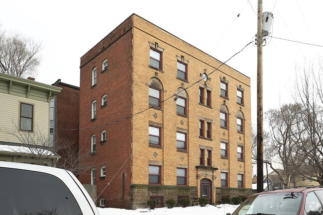 Building Photo - Clinton Apartment Building