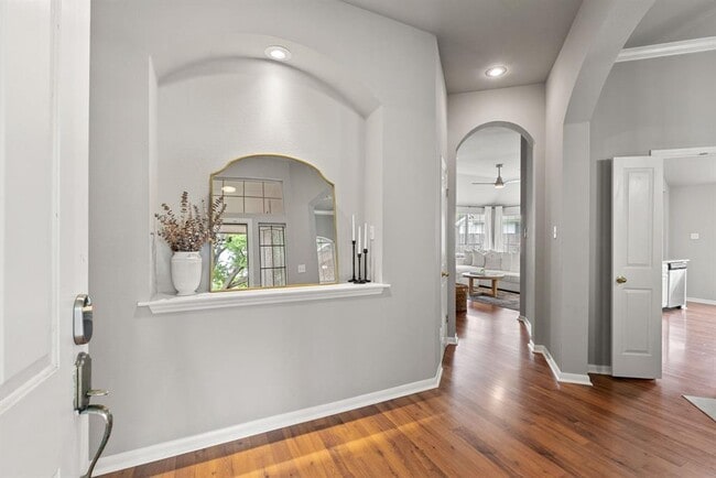 Photo - 9305 Donner Ln