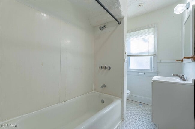 Building Photo - 774 Copley Rd