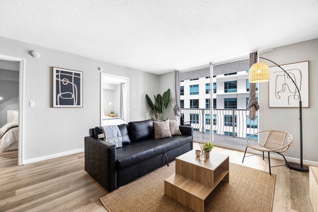 Photo - 1 SE 12th St Unidad FL30-ID1022225P