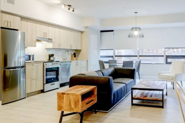 Building Photo - 170 Metcalfe St