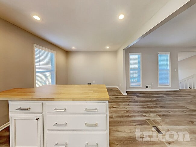 Photo - 567 Shannon Green Cir SW