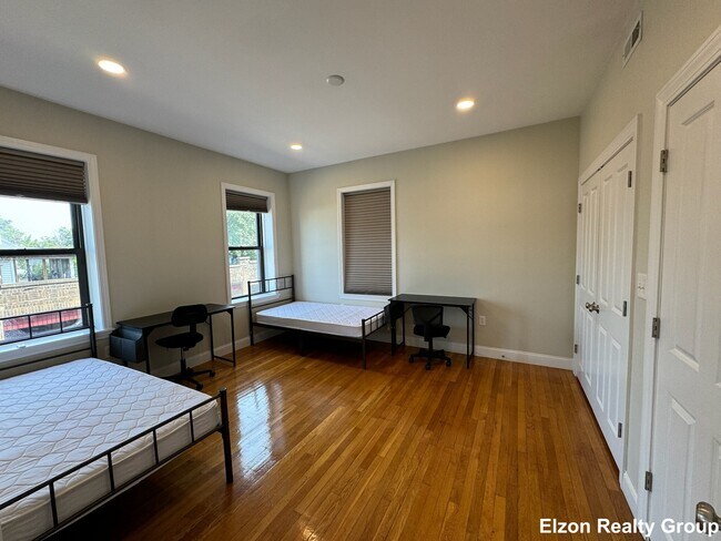 Photo - 2021 Commonwealth Ave Unit A