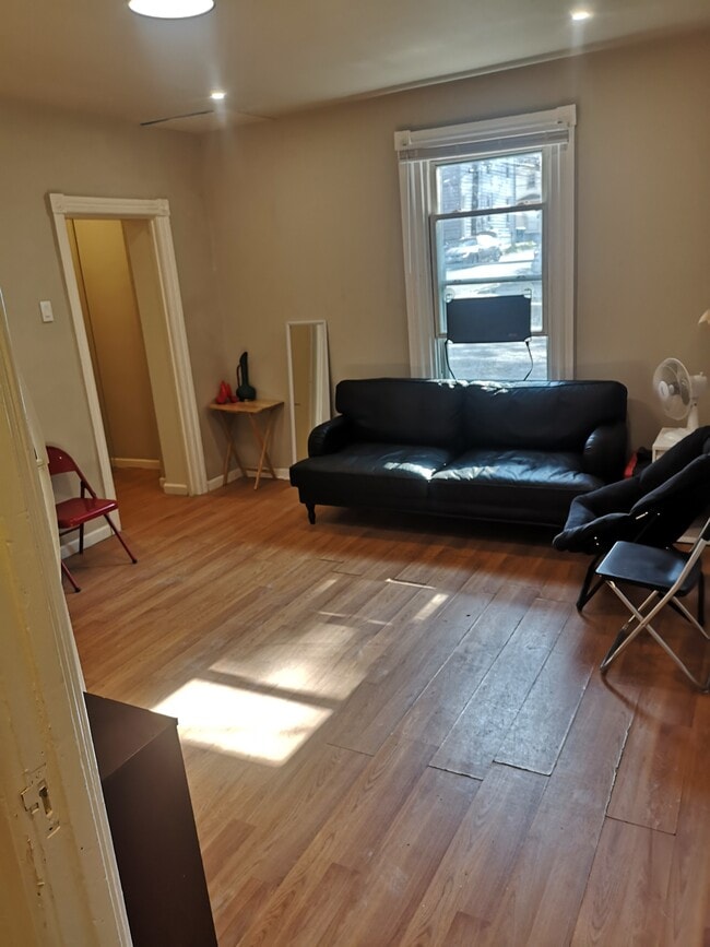 Photo - 517 E Morton St