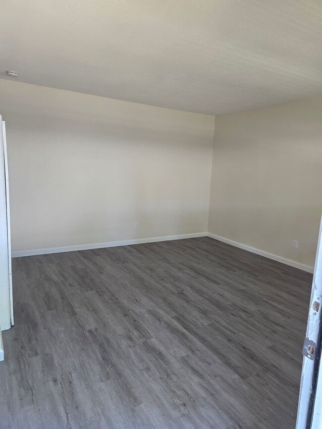 Photo - Rockingham Apartments