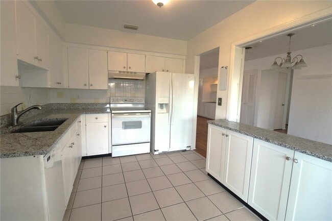 Photo - 552 Sheridan Dr
