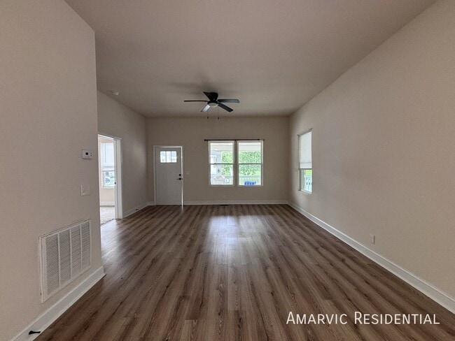 Photo - 106 Ridgeway St