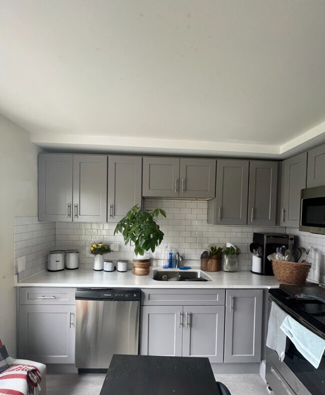 Beautiful 2 Bed Right in Jeffries Point - Beautiful 2 Bed Right in Jeffries Point