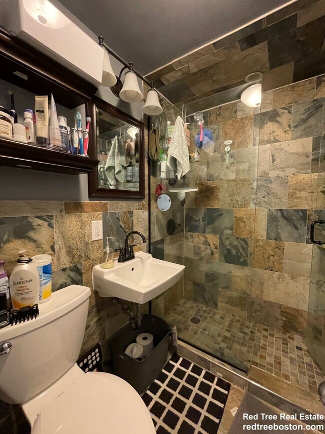 Photo - 914 Beacon St Unit 4