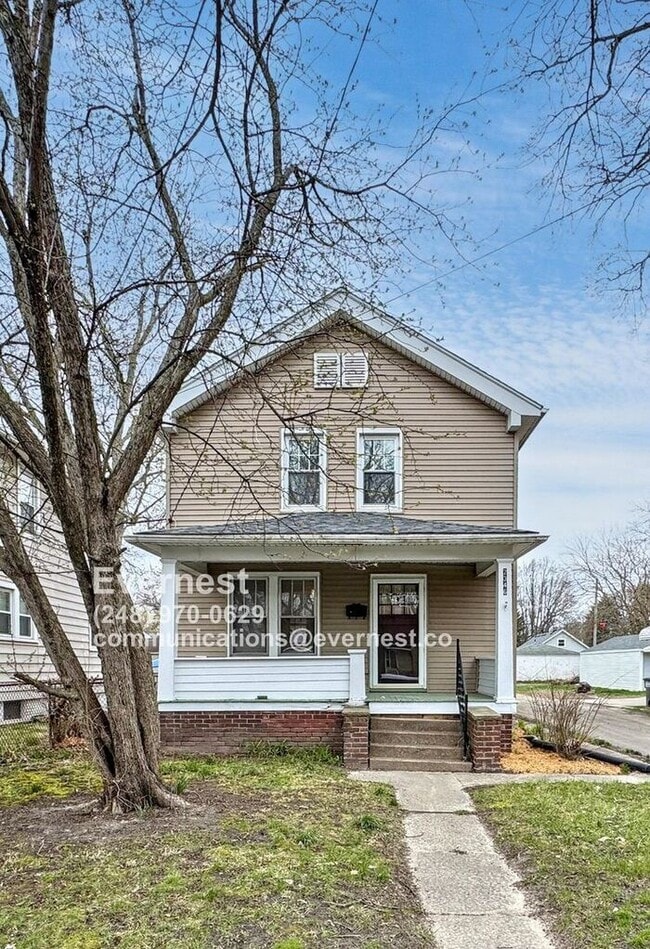 Charming 3-Bedroom Home with Front Porch a... - Charming 3-Bedroom Home with Front Porch a...