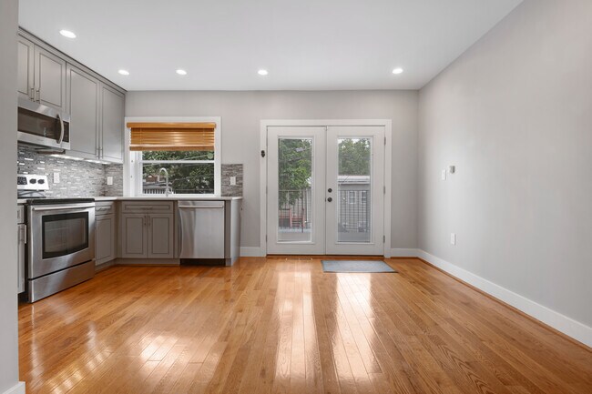 Photo - 1778 Lyman Pl NE